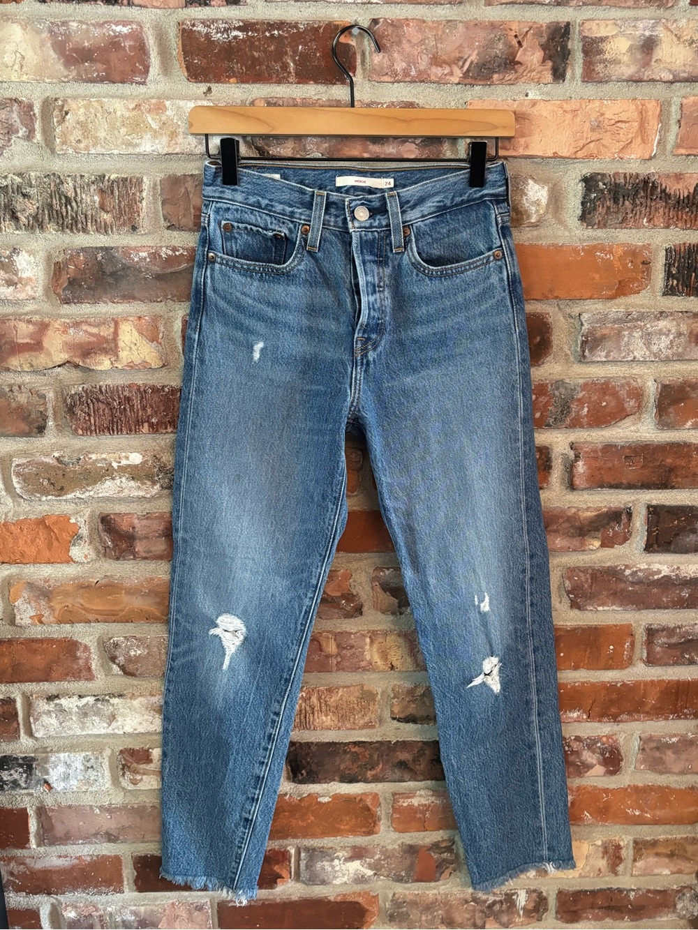 Levi’s Wedgies Straight Jeans High Rise Button Fly, 24